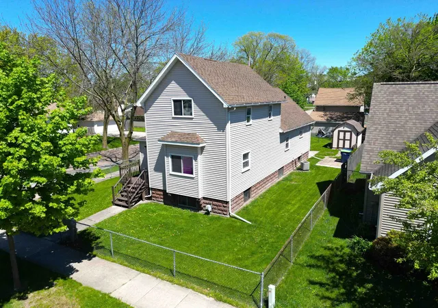 Photo 3 of Single family home for sale at 401 Stanton St, Bay City, MI 48708 | MLS# 50208014 | Listing updated on 2026-09-14