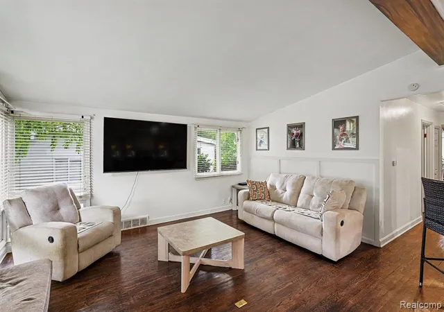 3rd image of 205 Fitzner Dr, Davison, MI 48423 | MLS# 61005379