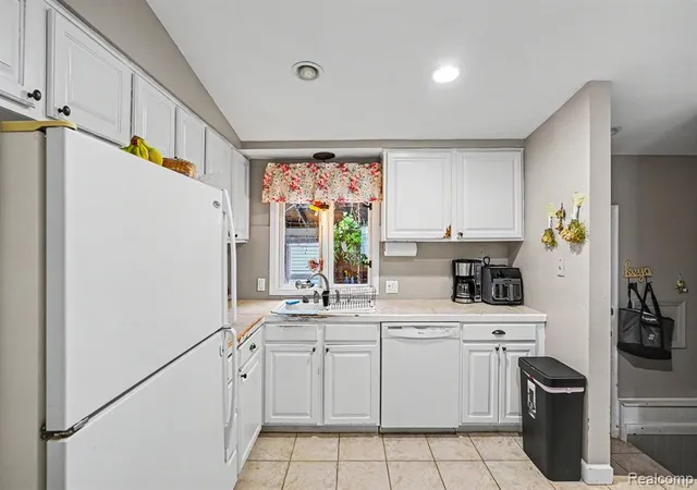 5th image of 205 Fitzner Dr, Davison, MI 48423 | MLS# 61005379