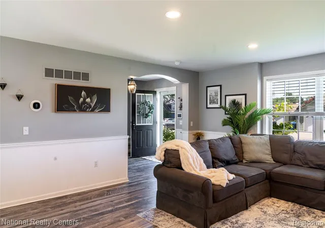 Homes for sale in Commerce Township, MI | 8423 Cascade St, Commerce Township, MI 48382 | MLS# 61003273