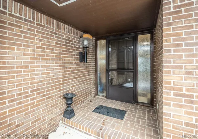 2nd image of 9095 S Saginaw Rd, Grand Blanc, MI 48439