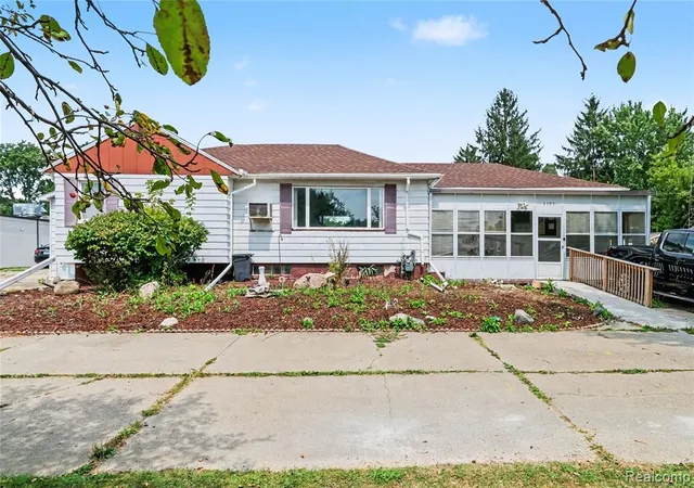 2nd image of 1103 E Bristol Rd, Burton, MI 48529 | MLS# 61021485