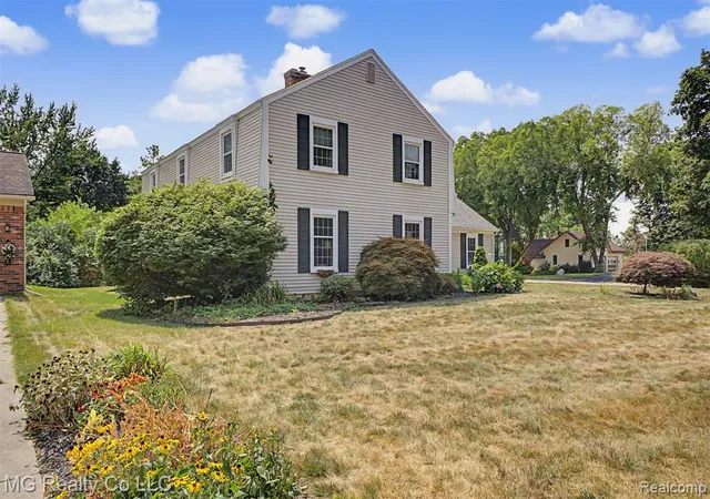 Photo 3 of Single family home for sale at 35565 Tall Pine Rd, Farmington, MI 48335 | MLS# 61019826 | Listing updated on 2026-09-06
