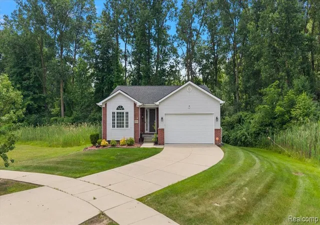 2nd image of 29561 S Pine Grove Dr, New Boston, MI 48164 | MLS# 61009109