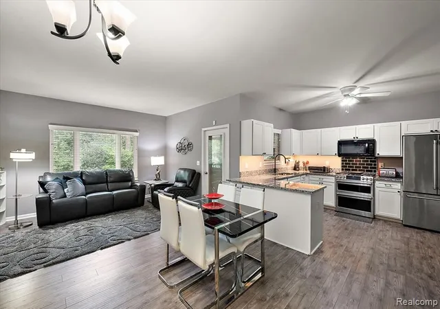 4th image of 29561 S Pine Grove Dr, New Boston, MI 48164 | MLS# 61009109