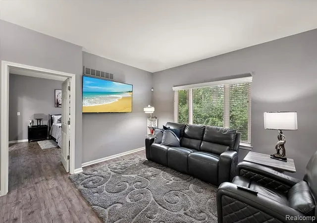 5th image of 29561 S Pine Grove Dr, New Boston, MI 48164 | MLS# 61009109