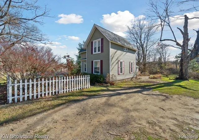 Photo 2 of Sale Pending at 1716 E Wardlow Rd, Highland, MI 48356 | MLS# 60374762 | Listing updated on 2026-07-07