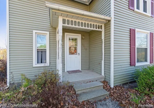 Photo 3 of Sale Pending at 1716 E Wardlow Rd, Highland, MI 48356 | MLS# 60374762 | Listing updated on 2026-07-07