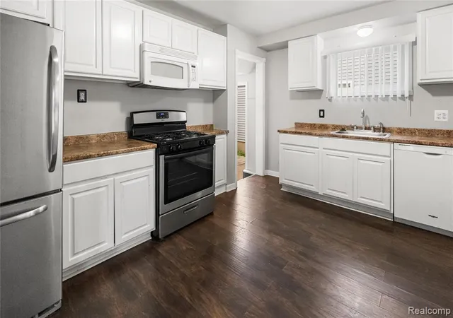 Photo 3 of Sale Pending at 29510 John J St, Roseville, MI 48066 4620 | MLS# 61008231 | Listing updated on 2026-09-05