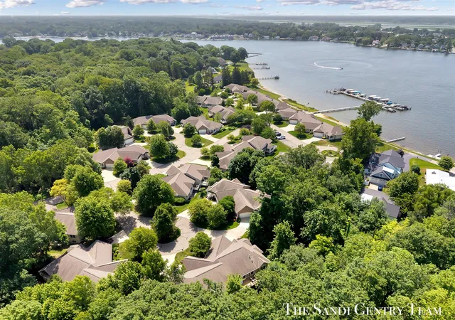 Homes for sale in Spring Lake, MI | 16300 Riverdale Ct, Spring Lake, MI 49456-1460
