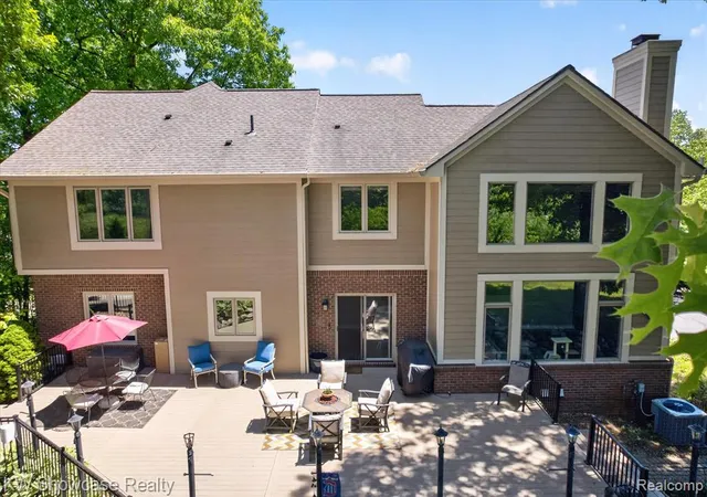 Homes for sale in White Lake, MI | 6220 Whispering Meadows Dr, White Lake, MI 48383 | MLS# 60999046