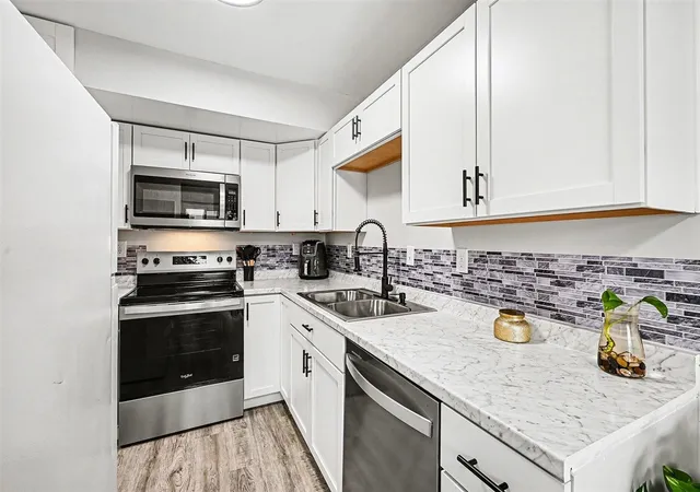 4th image of 3407 Kenbrooke Ct, Kalamazoo, MI 49006 | MLS# 70510061
