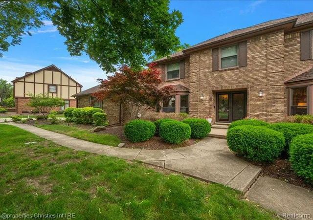 Photo 3 of Sale Pending at 38696 Wakefield Ct, Northville, MI 48167 8957 | MLS# 61006119 | Listing updated on 2026-09-09
