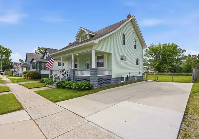 Homes for sale in Port Huron, MI | 1328 Wells St, Port Huron, MI 48060 | MLS# 50211698