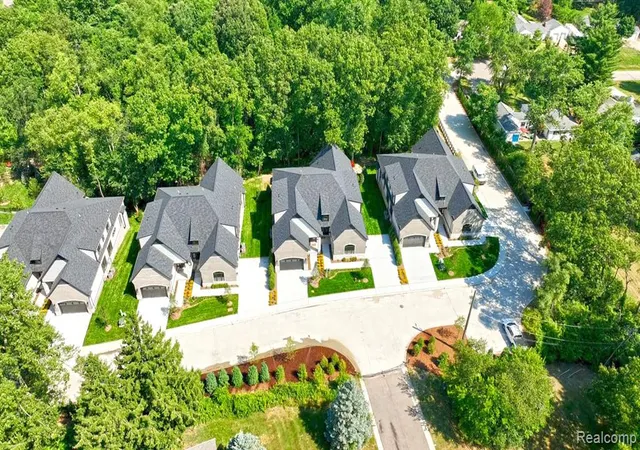 Photo 2 of Condo for sale at 526 Maplehill Rd, Rochester Hills, MI 48306 4317 | MLS# 61023272 | Listing updated on 2026-09-12