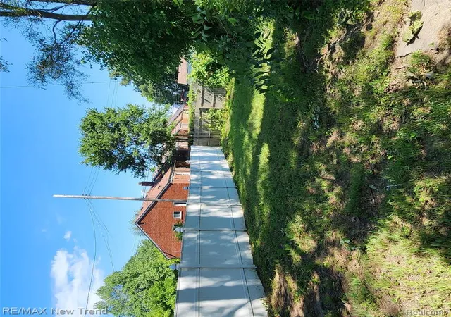 3rd image of 20834 Pembroke Ave, Detroit, MI 48219 | MLS# 60960278