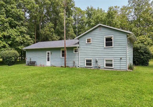 3rd image of 28493 Downey St, Dowagiac, MI 49047 | MLS# 70554031