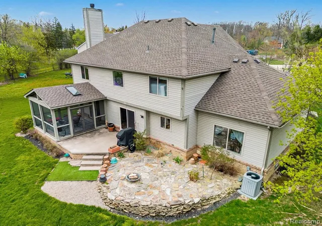 36th image of 23939 Stony Creek Dr, Farmington Hills, MI 48336 | MLS# 61008454
