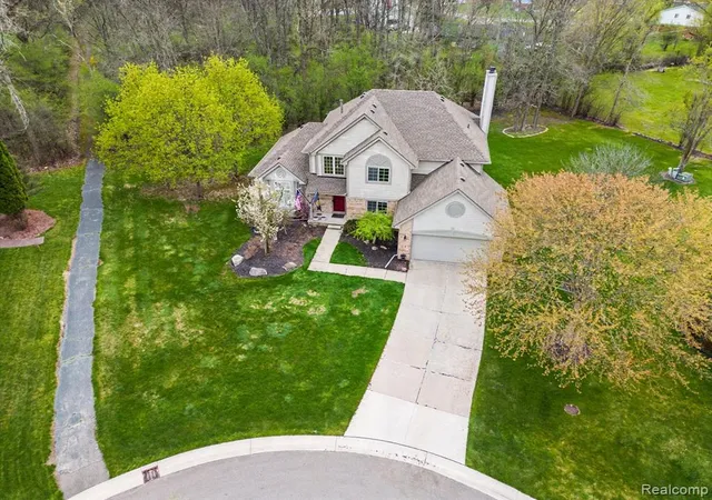 3rd image of 23939 Stony Creek Dr, Farmington Hills, MI 48336 | MLS# 61008454