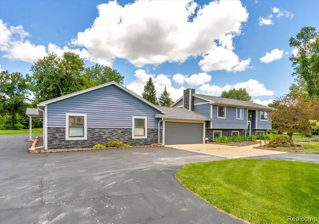 2nd image of 27520 West Rd, New Boston, MI 48164 | MLS# 60941532