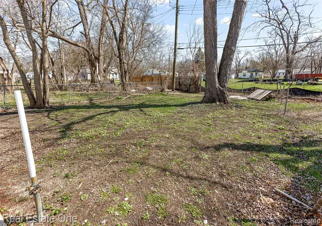3rd image of 19800 Oakfield St, Detroit, MI 48235 | MLS# 60983249