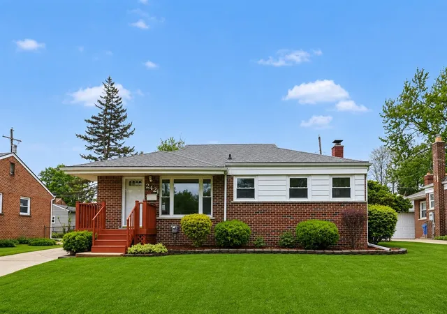 1st image of 2421 Barstow Rd, Lansing, MI 48906 | MLS# 70530304
