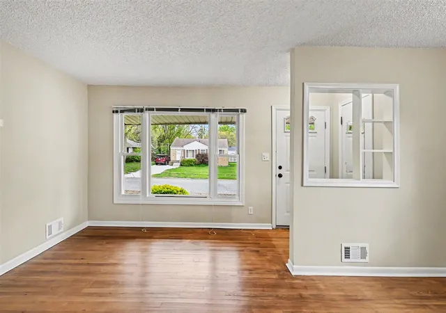 4th image of 2421 Barstow Rd, Lansing, MI 48906 | MLS# 70530304