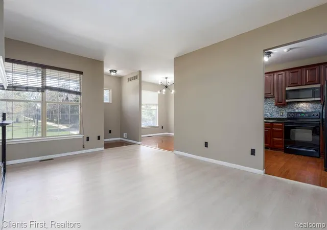 4th image of 41351 N Maplewood Dr, Canton, MI 48187 3981 | MLS# 60984743