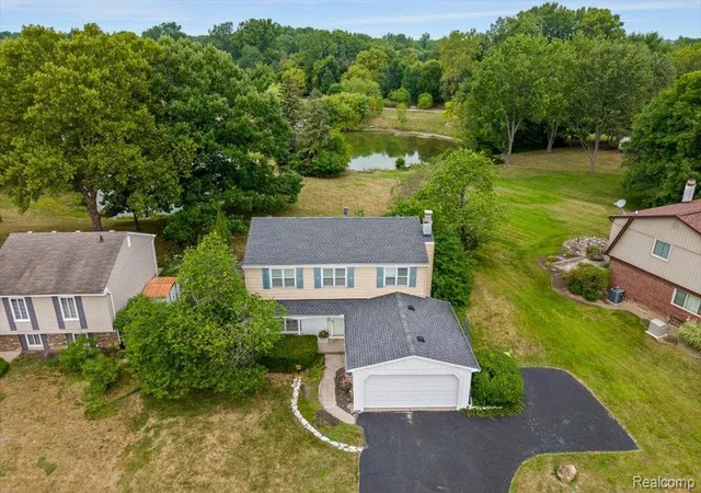 3rd image of 23067 Heatherbrae Wy, Novi, MI 48375 | MLS# 61020511