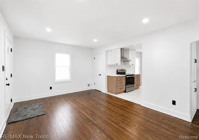 Photo 5 of Sale Pending at 1512 E Maxlow Ave, Hazel Park, MI 48030 | MLS# 61012612 | Listing updated on 2026-07-28