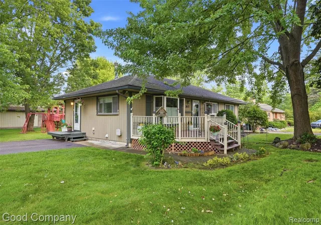 Homes for sale in Rochester Hills, MI | 3615 Hazelton Ave, Rochester Hills, MI 48307 | MLS# 61003402