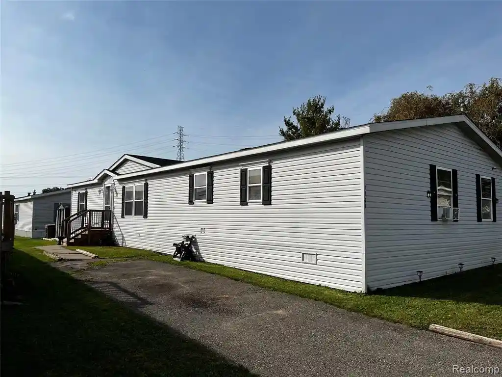 Photo 1 of Manufactured home for sale at 1341 Overlook Ln, Pontiac, MI 48340 | MLS# 61039456 | Listing updated on 2026-10-18