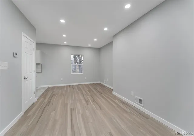 3rd image of 5590 Springfield St, Detroit, MI 48213 | MLS# 60993333