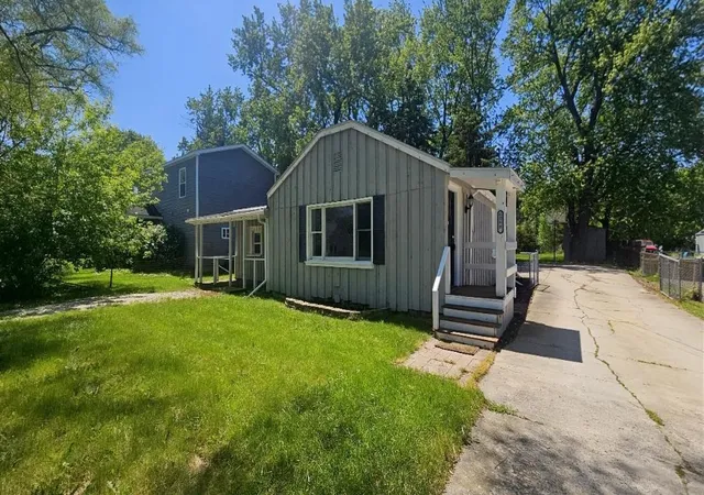 Homes for sale in Grand Blanc, MI | 6068 Grove Ave, Grand Blanc, MI 48439 | MLS# 70535559