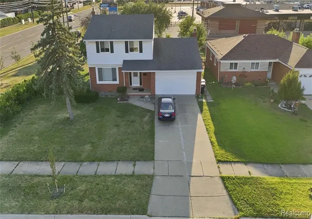 Photo 2 of Single family home for sale at 33011 Crestwell Dr, Sterling Heights, MI 48310 | MLS# 61024933 | Listing updated on 2026-09-13