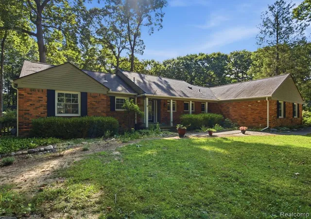 Photo 54 of Sale Pending at 2314 Ostrum Dr, Waterford, MI 48328 1827 | MLS# 61025371 | Listing updated on 2026-09-13
