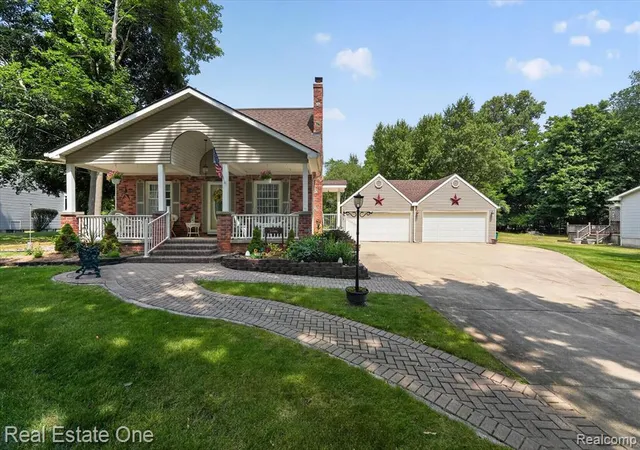 Photo 1 of Single family home for sale at 31600 Trestain St, Farmington Hills, MI 48336 | MLS# 61020579 | Listing updated on 2026-08-30