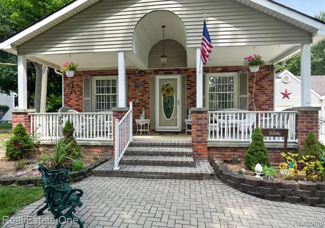 Photo 4 of Single family home for sale at 31600 Trestain St, Farmington Hills, MI 48336 | MLS# 61020579 | Listing updated on 2026-08-30