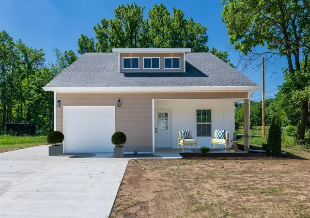 1st image of 107 Miller St, Dowagiac, MI 49047 | MLS# 70545241