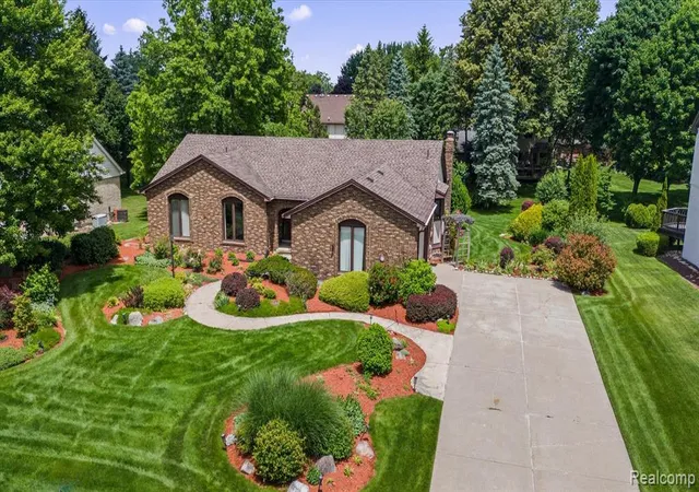 3rd image of 3436 Wedgewood Dr, Rochester Hills, MI 48306 | MLS# 61005685
