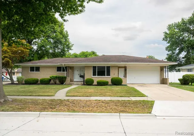 Photo 1 of Single family home for sale at 32400 Northampton Dr, Warren, MI 48093 | MLS# 61019370 | Listing updated on 2026-08-26