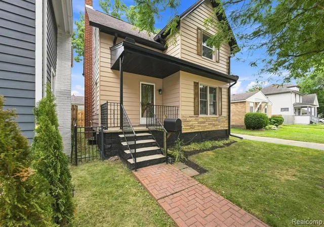 2nd image of 99 South Ave, Mount Clemens, MI 48043 | MLS# 61021832