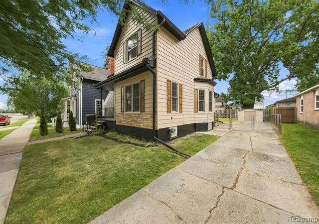 4th image of 99 South Ave, Mount Clemens, MI 48043 | MLS# 61021832