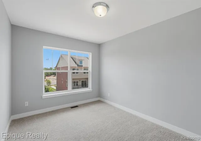 Listing Photo 5 - Condo for sale in building located at 25550 Grandview Ln, Novi, MI 48375 1866 - Unit #39