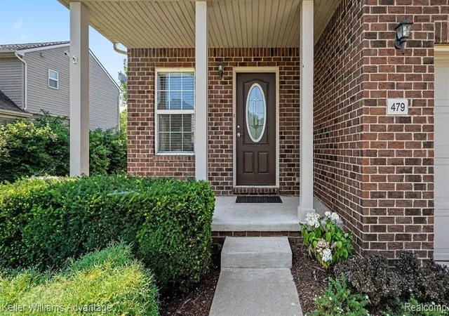 Photo 2 of Sale Pending at 479 Princeton Dr, South Lyon, MI 48178 2517 | MLS# 61023896 | Listing updated on 2026-09-09