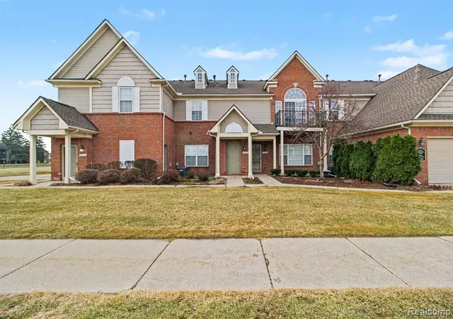 Homes for sale in Trenton, MI | 20006 Hidden Oaks Dr, Trenton, MI 48183 | MLS# 60977445