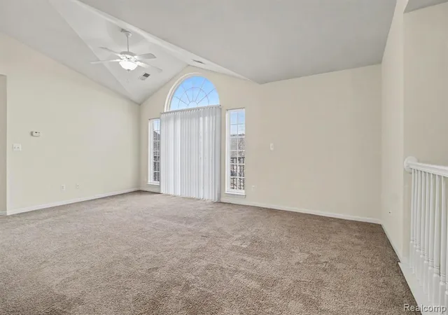 3rd image of 20006 Hidden Oaks Dr, Trenton, MI 48183 | MLS# 60977445