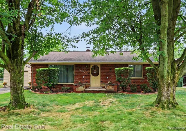 Photo 2 of Sale Pending at 51341 Neumaier Dr, Shelby Township, MI 48316 | MLS# 61018964 | Listing updated on 2026-08-23