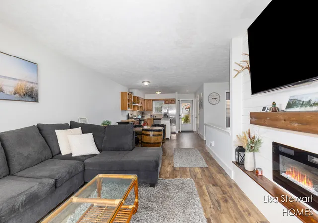 Photo 3 of Sale Pending at 3120 Old Kent Rd, Grand Rapids, MI 49512 | MLS# 70497158 | Listing updated on 2025-10-16