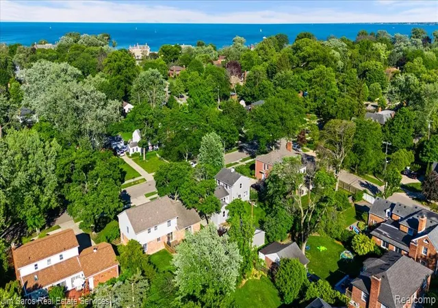 3rd image of 615 Lakepointe St, Grosse Pointe Park, MI 48230 | MLS# 61003376